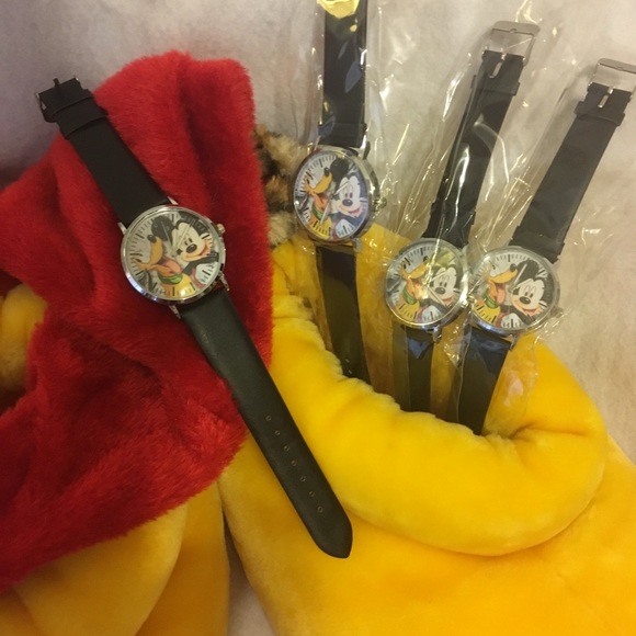 🎁Mickey & Pluto pals forever bigface watch - Picture 1 of 2